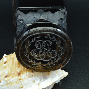 Gravure sur cachet quartz fumé